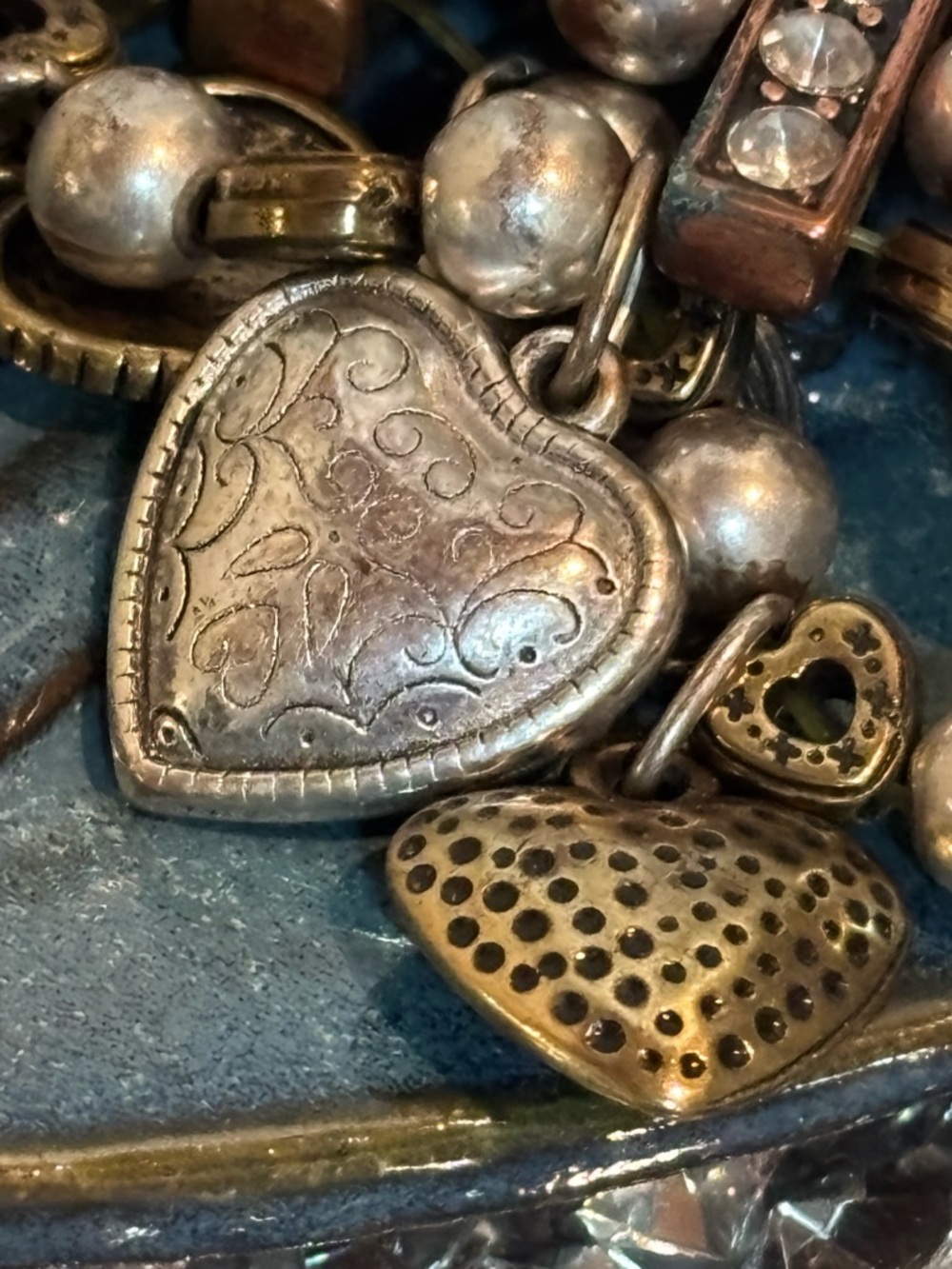 ✨ Vintage Stretchy Multi-Strand Heart Charm Bracelet ✨ - Picture 9 of 13